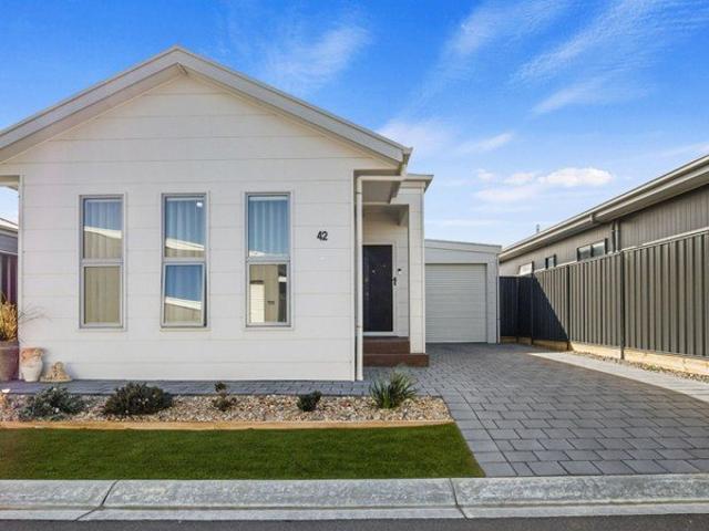 A light filled modern 2 bedroom home
