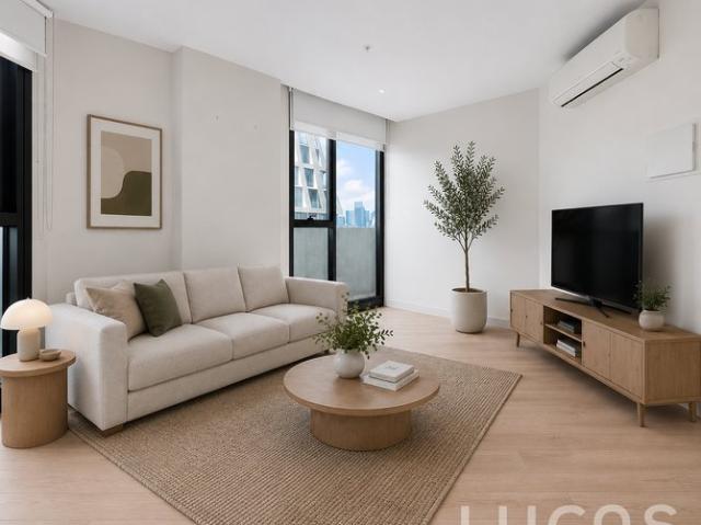 A LIGHT FILLED RETREAT ON THE CITY FRINGE