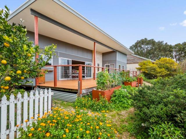 A light filled sanctuary in Aldinga Arts Eco Village