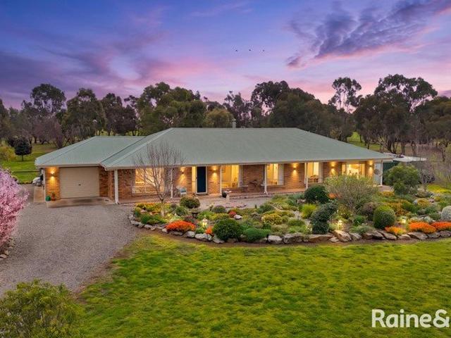A lifestyle to be admired 2.5 acres