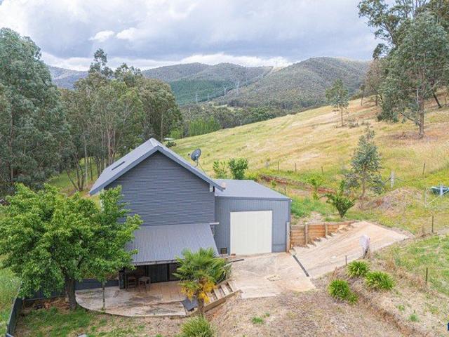 A Lifestyle Acreage With Space, Privacy & Views