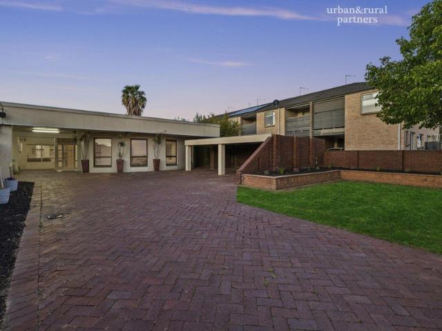 A Lifestyle Like No Other Entertain, Accommodate and Explore the Possibilities!