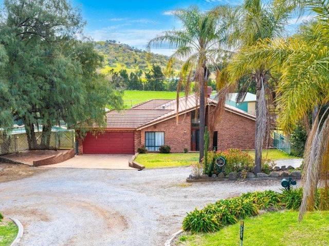 A LIFESTYLE PROPERTY WITH SPACE, VERSATILITY & CONVENIENCE