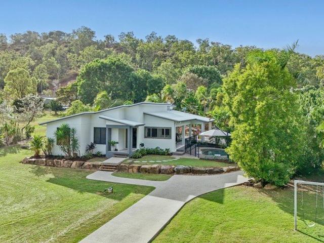 A Lifestyle Property Designed to Impress Alligator Creek Acreage, Shed, Pool and Solar/Storage Battery