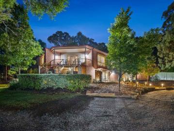 A Lifestyle Property of Exceptional Luxury & Dual Living on a Private Acre in Brown Hill