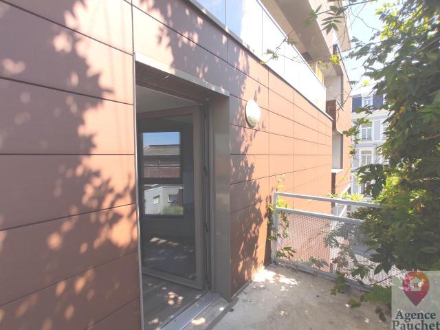 À Lille 59, grand appartement en vente avec terrasse
