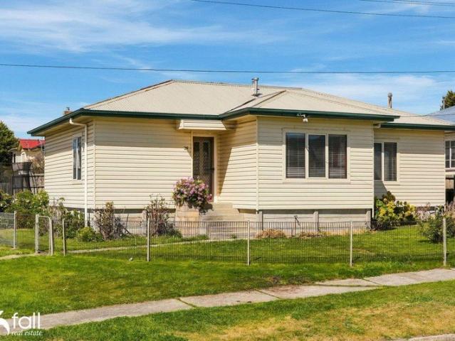 A Little 1949 Charm, a Lot of Room to Enjoy
