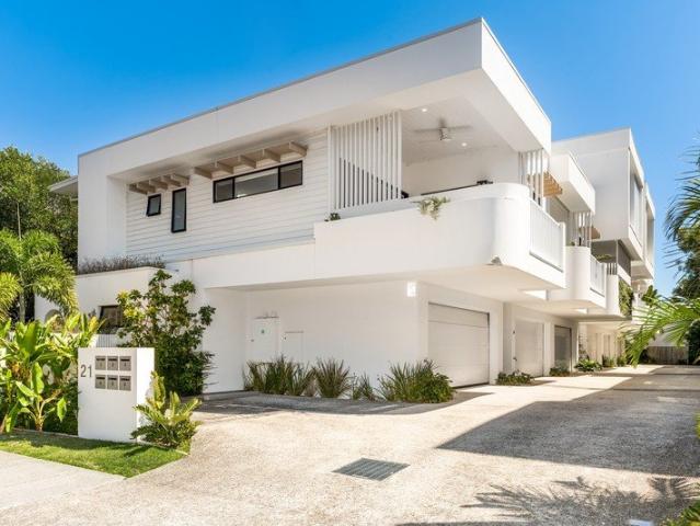 A LITTLE TASTE OF THE MEDITERRANEAN IN THE HEART OF KIRRA