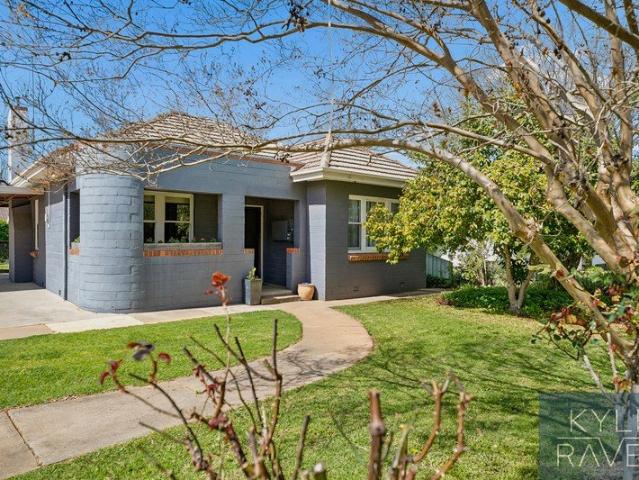 A Little Home with Plenty of Charm!