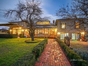 A living legacy Grand 1880s homestead on over an acre