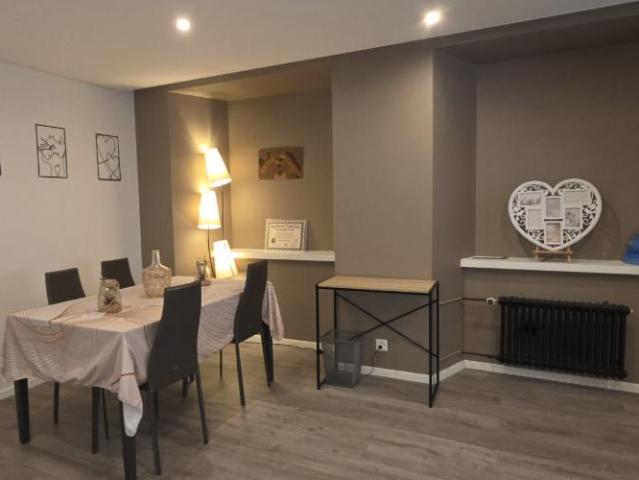 A louer magnifique grand 2 pièces de 71 m² style 2,5 p. entièrement refait à neuf en plein centre de la ville de la Chaux de Fonds