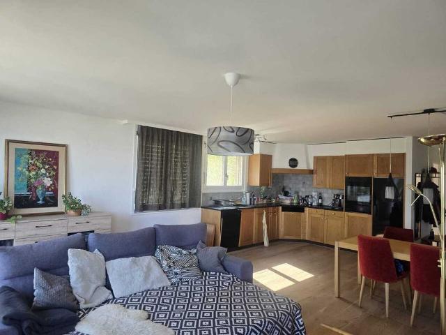 À LOUER Magnifique duplex 5,5 pièces avec vue panoramique sur le lac