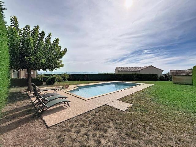 ? À LOUER – MAGNIFIQUE MAISON MEUBLÉE AVEC PISCINE À CHEMINAS ?
