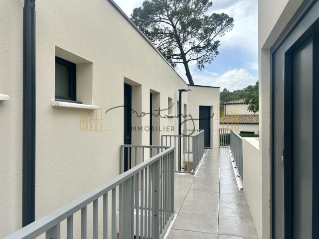 A LOUER MAGNIFIQUE STUDIO NEUF AVEC TERRASSE ET PARKING