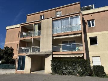 a louer magnifique t2 avec terrasse, jardin privatif, place de parking privative les trois lucs 13012 marseille