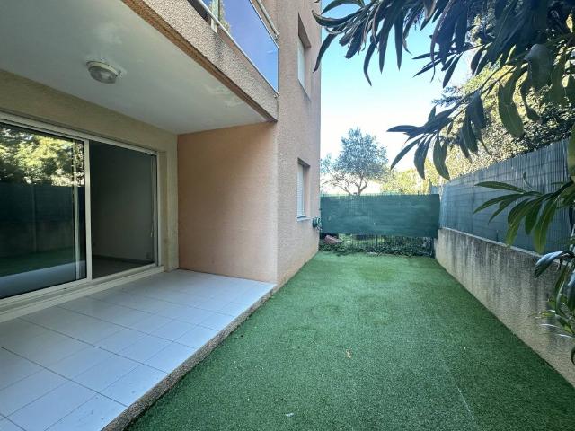 A louer magnifique T2 avec terrasse, jardin privatif, place de parking privative Les Trois Lucs 13012 Marseille