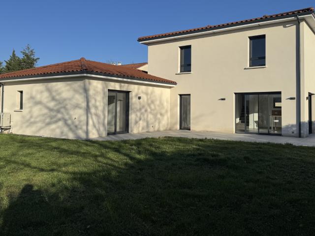 A LOUER ! Magnifique villa moderne avec prestations haut de gamme 117m² Ternay