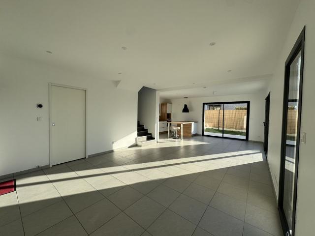 A LOUER ! Magnifique villa moderne avec prestations haut de gamme 117m² Ternay Ternay 69360 Le bien en vidéo