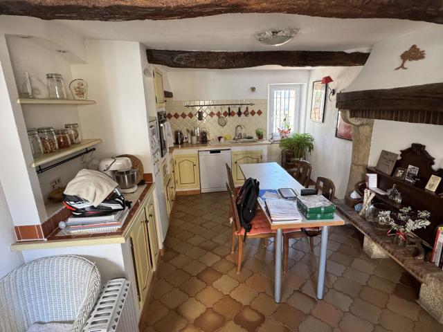A LOUER Magagnosc, une maison de village, avec une cave, tro