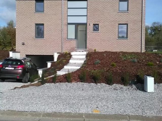 a louer Maison 4 façades a Mont sainte genevievre