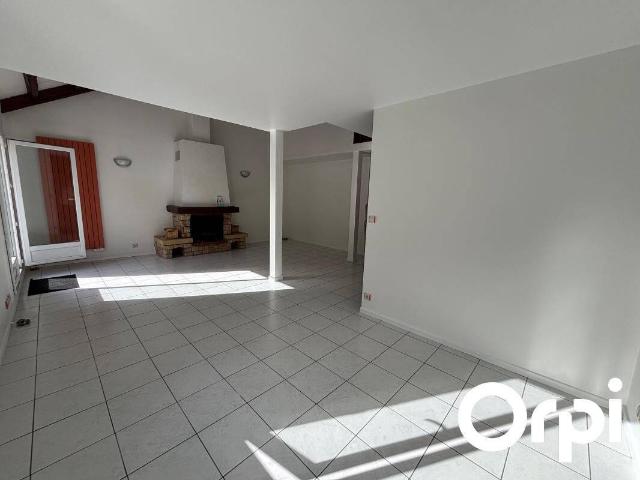 ? À LOUER – MAISON 4 PIÈCES AVEC JARDIN, GARAGE ET CHEMINÉE?Me