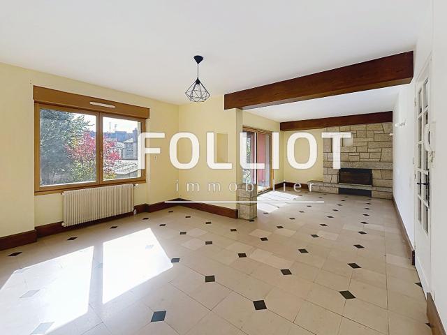 A LOUER: Maison 5 Pièces Fougeres Ref 2560AB