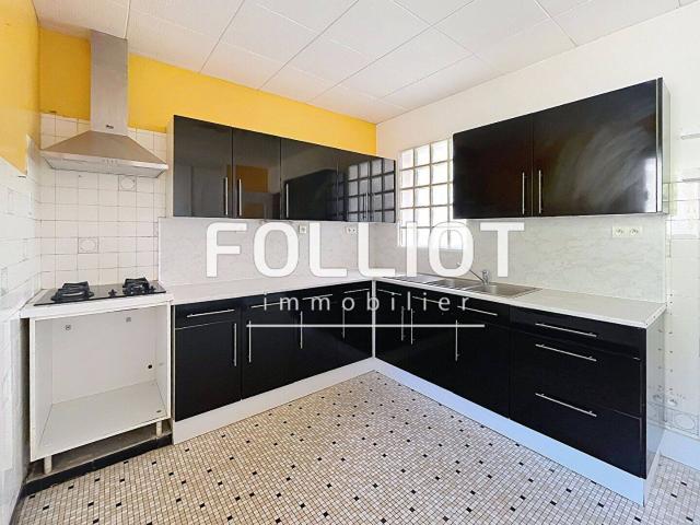 A LOUER: Maison 5 Pièces Fougeres Ref 2560AB