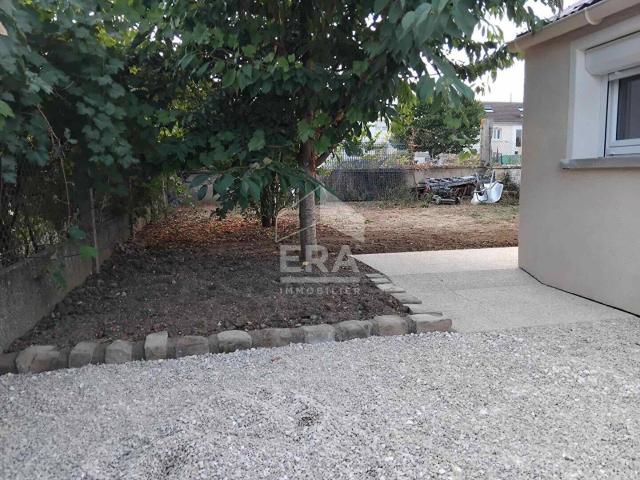 À louer: Maison 1 pièce de 23 m² avec garage à Varennes sur Se