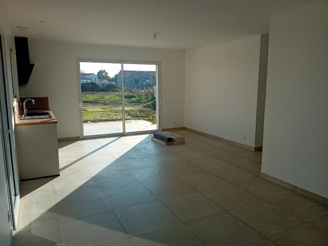 A LOUER,Maison 2 chambres, 311 m2 terrain