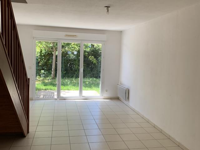 A LOUER MAISON T3 AVEC JARDINET ET PARKING BLAYE