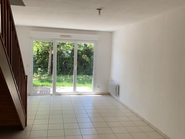 A LOUER MAISON T3 AVEC JARDINET ET PARKING BLAYE