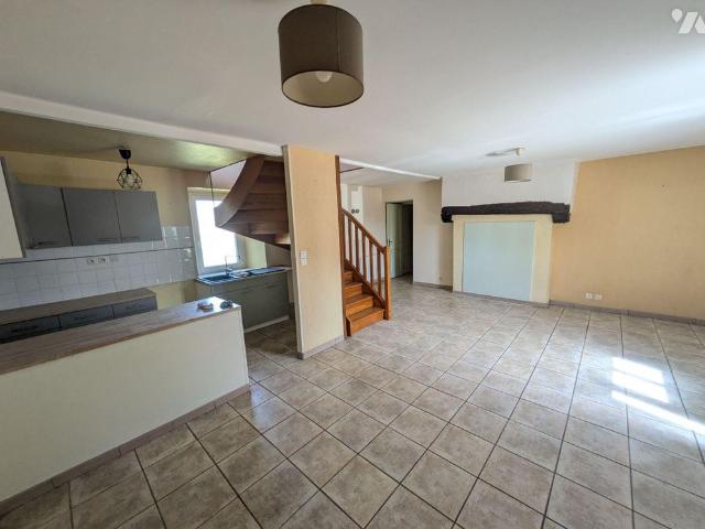 A LOUER Maison T3 de 65 m² à Bréal sous Montfort Située à seulement 2 minutes du bourg de.