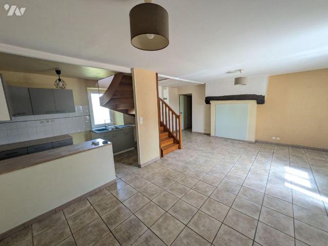 A LOUER Maison T3 de 65 m² à Bréal sous Montfort Située à seulement 2 minutes du bourg de.