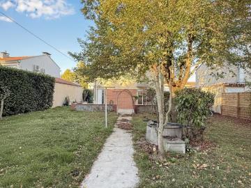 Maison à louer à Vigoulet-Auzil - Jardin