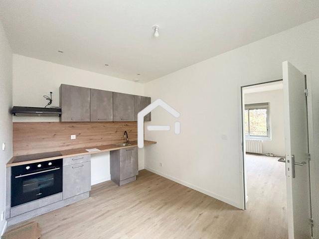 A louer: Maison à étage NEUVE de 3 pièces avec un garage et un