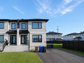 À louer / Maison à étages
