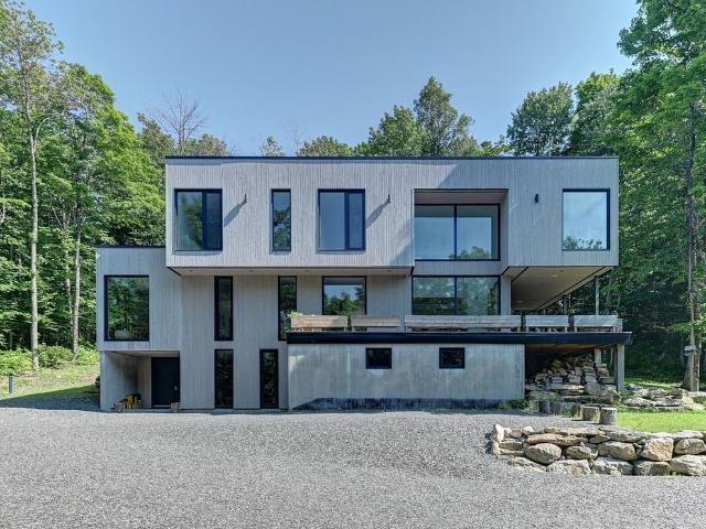 À louer / Maison à étages
