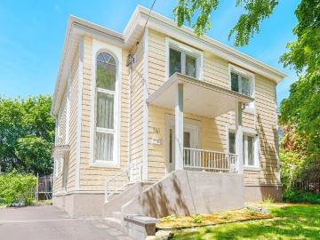 À louer / Maison à étages