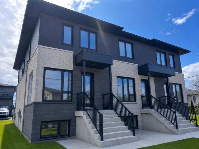 À louer / Maison à étages