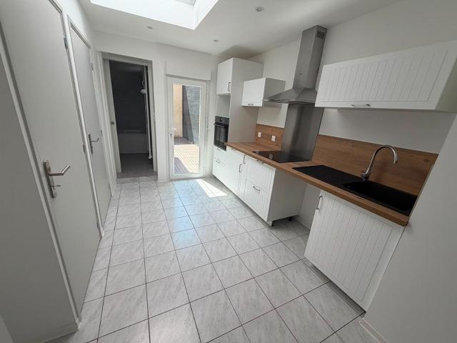 a louer: maison à tourcoing•• 820 €