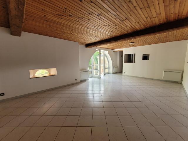 A LOUER MAISON APPARTEMENT 136 m2 VAL DU MAINE