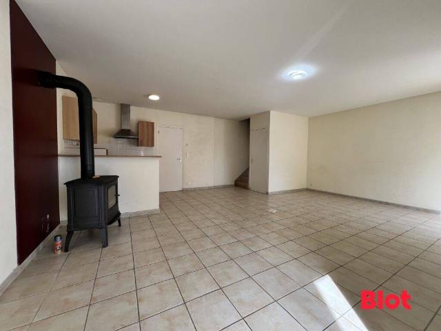 A LOUER Maison appartement T4 garage et terrasse