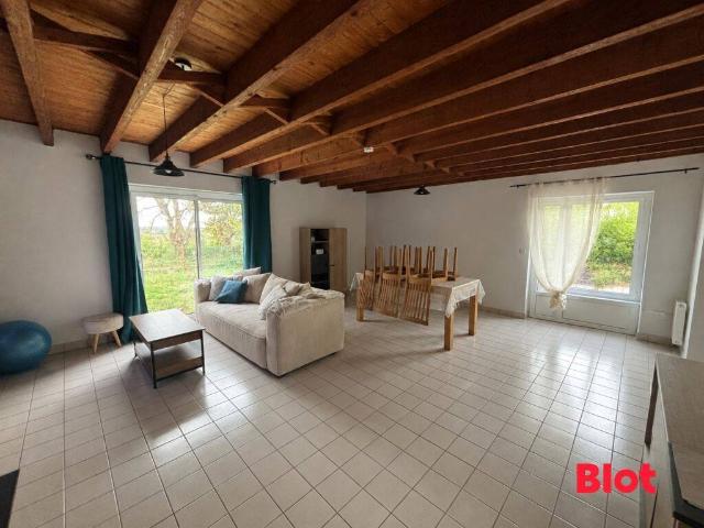 A LOUER MAISON AVEC JARDIN ET HANGAR LA BOUEXIERE