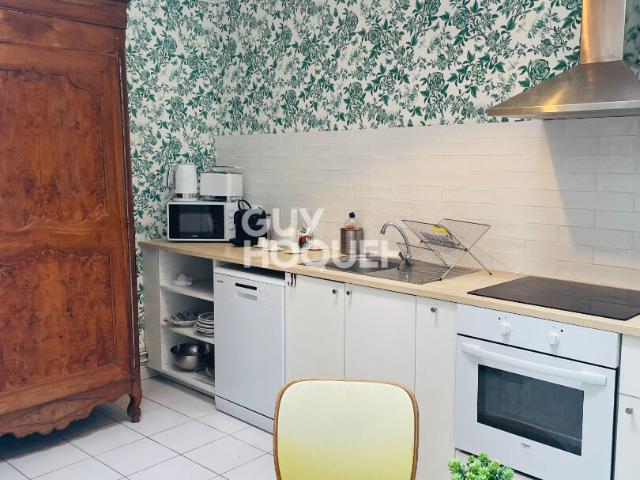 À LOUER MAISON AVEC TERRASSE EN PLEIN CENTRE VILLE DE COMPIÈGNE