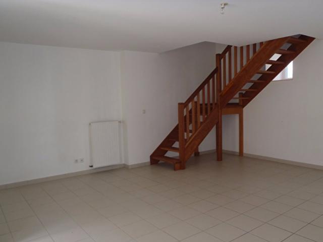 A LOUER Maison CERENCES