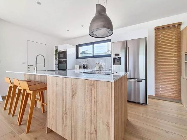 À louer Maison contemporaine de 120 m² avec piscine et jacuzzi Vallon des Gavots, Aubagne