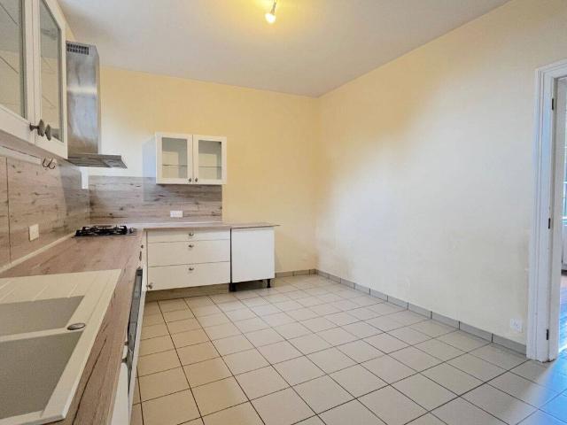 A LOUER MAISON DE 121 M2 AVEC 4 CHAMBRES CENTRE VILLE DE BOUR