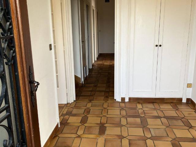 A louer maison de 164 m², 5 chambres au centre de La Tour de Sal