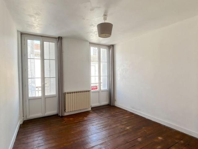 A LOUER MAISON DE VILLE DE 7 PIÈCES AVEC CAVE ET TERRASSE BORDEAUX QUARTIER SAINT JEAN ET SACRE COEUR