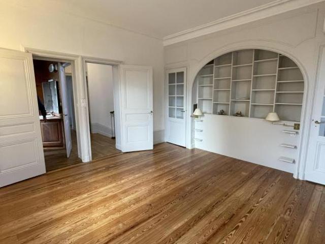 A LOUER Maison de ville de 235m² avec 7 Chambres Rue Genin LYON 5